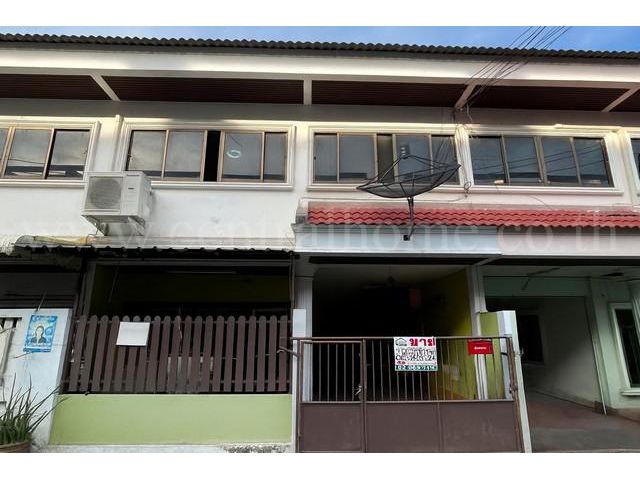 ทาวน์เฮ้าส์ หมู่บ้านปรางค์ทิพย์ ซอยลาดพร้าว 95 เดินทางสะดวก