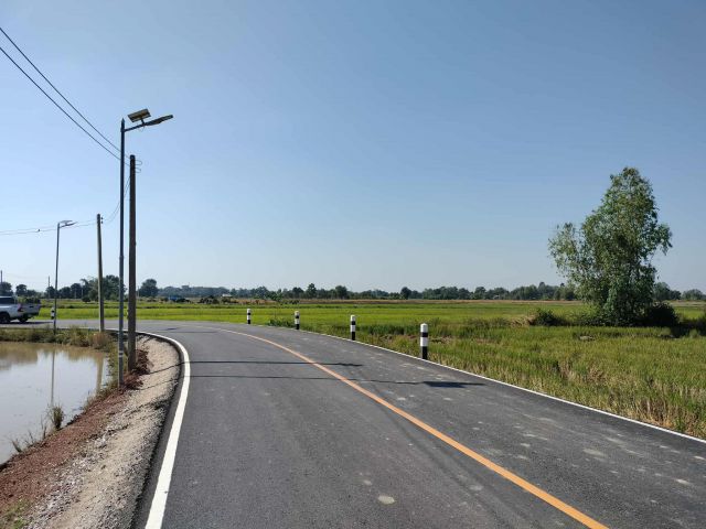 ที่ดินตำบลดินทองติดลาดยาง ไฟฟ้าผ่านแล้ว