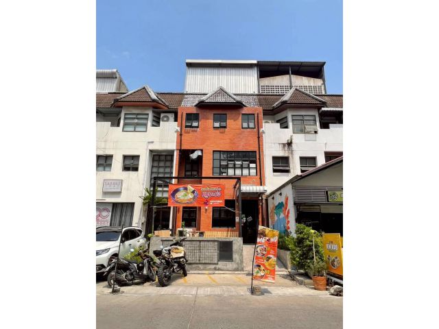 ขายตึกพาณิชย์ 3 ชั้นครึ่ง 41.1 ตร.ว. ย่านทาวน์อินทาวน์ ใกล้ถนนอินทราภรณ์