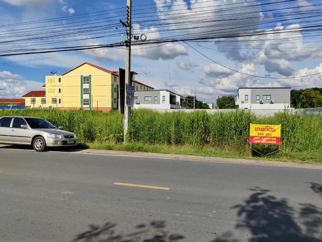 ขายที่ดิน 326 วา ติดหมู่บ้านเซนโทร ติดถนนใหญ่