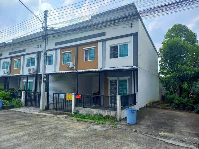 ทาวน์โฮม 2 ชั้น ลลิลทาวน์ไลโอ ลำลูกกา คลอง 4-5 ลาดสวาย ลำลูกกา ปทุมธานี หลังมุม พร้อมอยู่