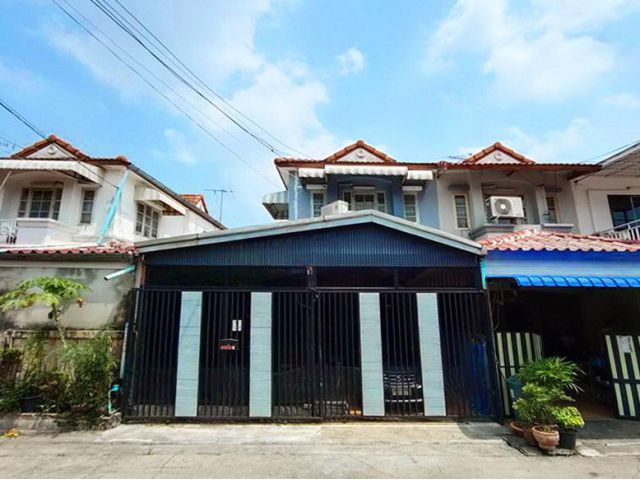 ทาวน์เฮ้าส์ ม.เค.ซี.รามอินทรา 8 หทัยราษฎร์ ไทยรามัญ คลองสามวา หน้ากว้าง 6 เมตร ต่อเติมสวยพร้อมอยู่