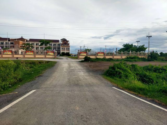 ขายที่ดิน400-600-ไร่ไร่ละ650000-หน้าติดทางหลวง3231ข้างติดคลองใหญ่ +รร.จีนเจี้ยนหัว อ.บางเลน จ.นครปฐม.เหมาะทำมหาวิทยาลัย/บ้านจัดสรรสนามกอล์ฟ