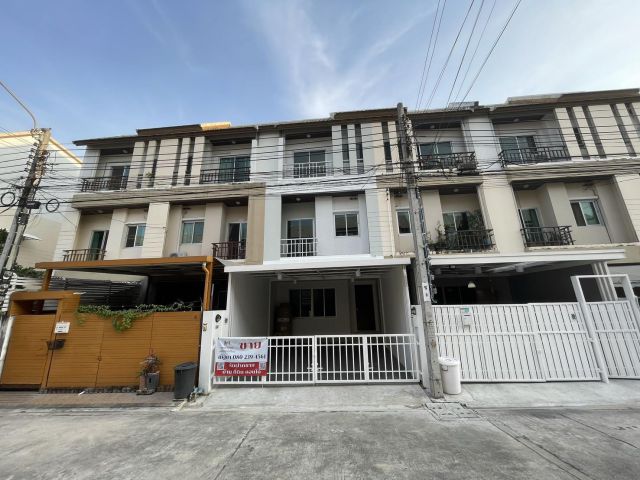 ขายบ้านเออเบิร์นธาราสุขสวัสดิ์70รีโนเวทแล้วสวยพร้อมเข้าอยู่ 2.99 ลบ.