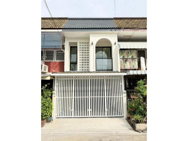 ขายทาวน์เฮาส์ 2 ชั้น เสนานิคม1 รีโนเวทใหม่ ใกล้เกษตรนวมินทร์ โชค