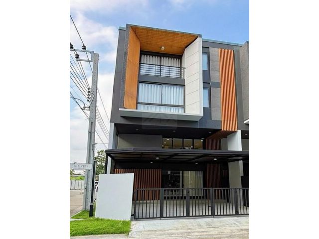 ให้เช่าทาวน์โฮม 3.5 ชั้น หลังมุม โครงการ Shizen พัฒนาการ 3