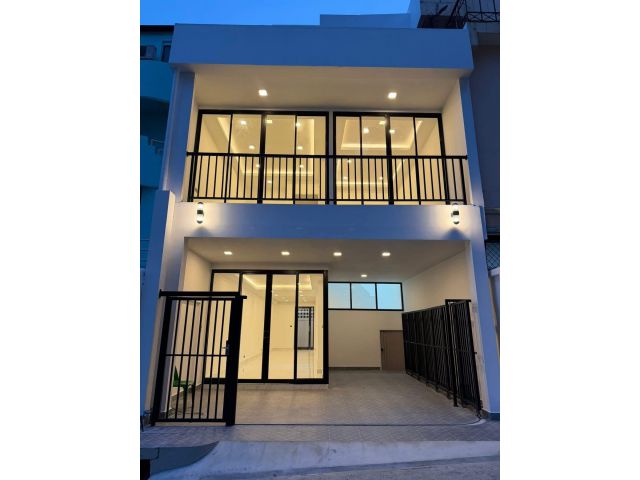 ขายบ้านพัทยาทาวน์โฮม 3 ชั้น ใกล้Walking streetถนนทัพพะยา15