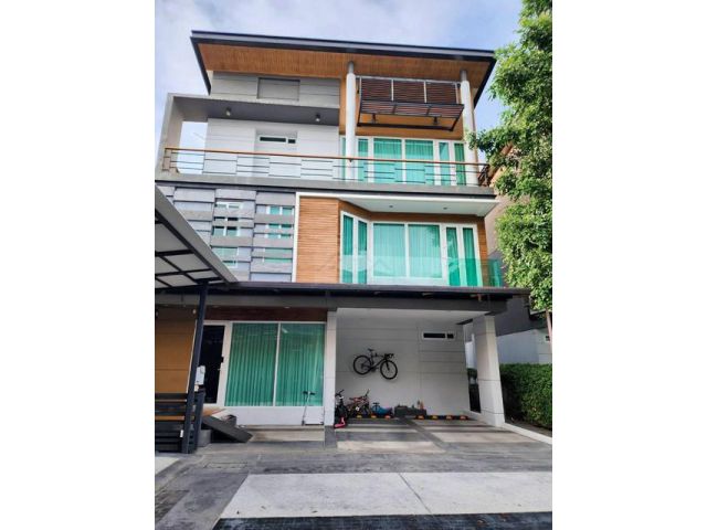 ให้เช่าบ้าน3 ชั้น 5 นอน The Gallery House Pattern ใกล้ MRTลาดพร้า