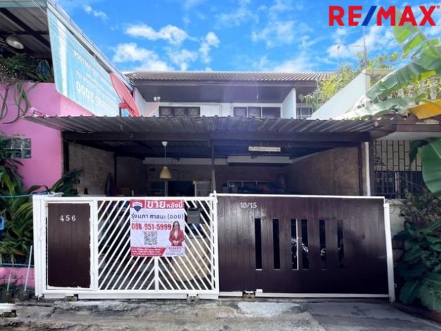 หมู่บ้านปั้นทอง 3 ซอยลาดปลาเค้า 78 ใกล้ตลาดลาดปลาเค้า ใกล้รถไฟฟ้าสถานีลาดปลาเค้า (สายสีชมพู)