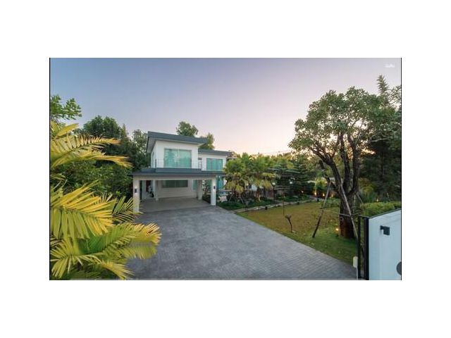 พูลวิลล่าหรู เฟอร์พร้อม ฟังก์ชั่นครบ น้ำแพร่ หางดง เชียงใหม่