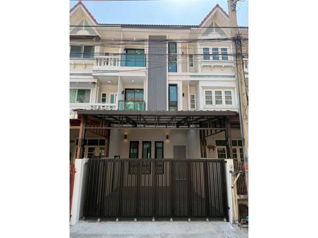 ขายทาวน์โฮม 3 ชั้น 4 ห้องนอน เล่นระดับ นาคนิวาส 37 โชคชัย4 รีโนเว