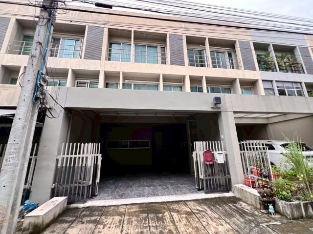 ให้เช่าทาวน์โฮม 3 ชั้น Noble Cube ซอยพัฒนาการ 26 (ใกล้ทองหล่อ เอก