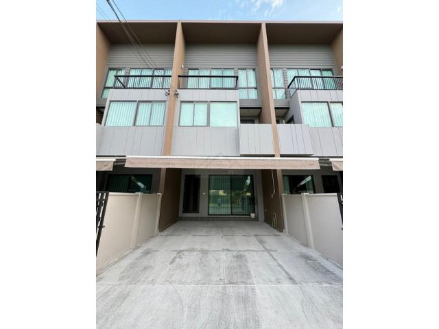 ให้เช่าทาวโฮม 3 ชั้น 3 ห้องนอน บ้านกลางเมือง พระราม9 - กรุงเทพกรี