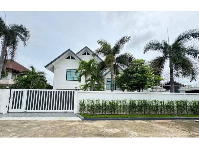 ขายบ้านเดี่ยวหลังมุม พร้อมสระว่ายน้ำ หมู่บ้านพัทยาปาร์คฮิลล์ หนองใหญ่2 เมืองพัทยา หนองปรือ บางละมุง ชลบุรี.