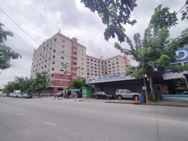 ขาย คอนโดมิเนียม นิรันดร์ เรสซิเดนซ์ 8 ห้องมุม ชั้น 9 พร้อมผู้เช่า ติดถนนราษฎร์พัฒนา