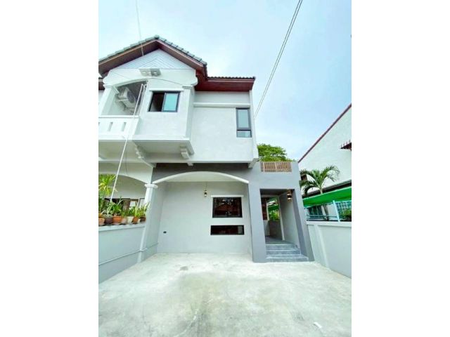 พร้อมเฟอร์ฯ ทาวน์โฮม 2ชั้น 27ตร.วา.MRTหัวหมาก รพ.รามคำแหง 400ม.