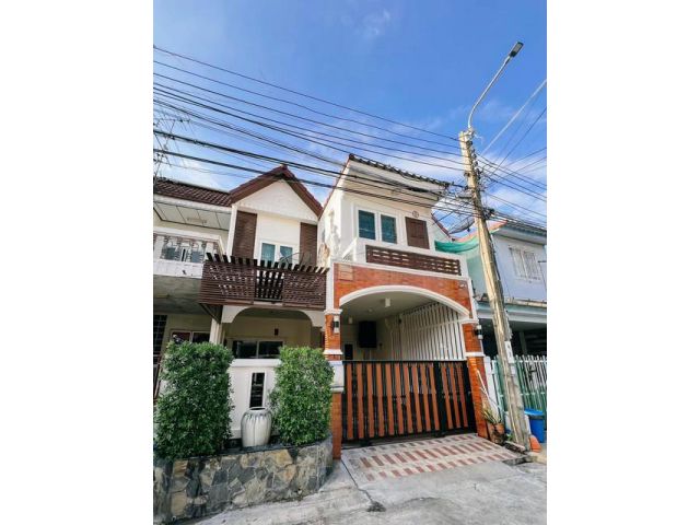 ขายทาวน์เฮ้าส์ 2 ชั้น 25 ตร.วา 5 นอน ลาดปลาเค้า 50 แต่งครบ พร้อมอ
