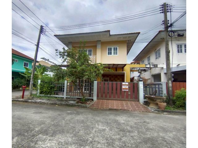 ขาย บ้านแฝดอารมณ์บ้านเดี่ยว ทำเลดีใกล้เมือง หมู่บ้านบุรีรมย์ คลองสี่ หลังมุมพื้นที่เยอะ