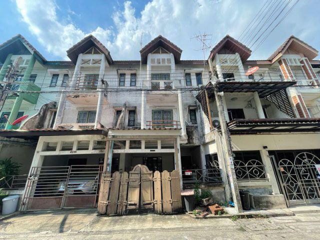 ทาวน์โฮม 3 ชั้น มบ.โพธิ์แก้ว ปากเกร็ด 19 ตรว เลียบคลองประปา ตำบล บางตลาด อำเภอปากเกร็ด จังหวัดนนทบุรี