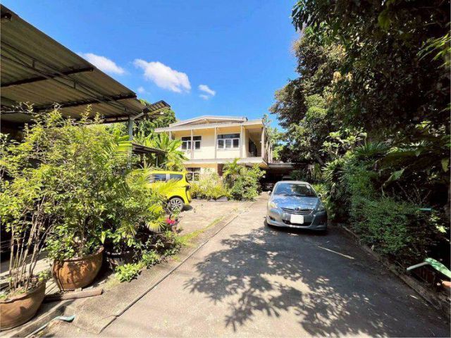 ขานที่ดินพร้อมบ้าน 2 ชั้น ขนาด 196 ตร.ว ซอยปรีดีพนมยงค์ 37 (สุขุมวิท 71) ใกล้โรงเรียนนานาชาติเอกมัย