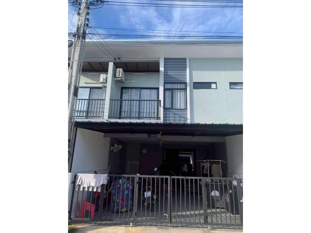 ขาย ทาวน์โฮมหลังใหญ่ หมู่บ้าน Golden Valley ศรีราชา หมู่บ้านใหม่ เงียบสงบ สิ่งอำนวยความสะดวกครบ เดินทางสะดวก