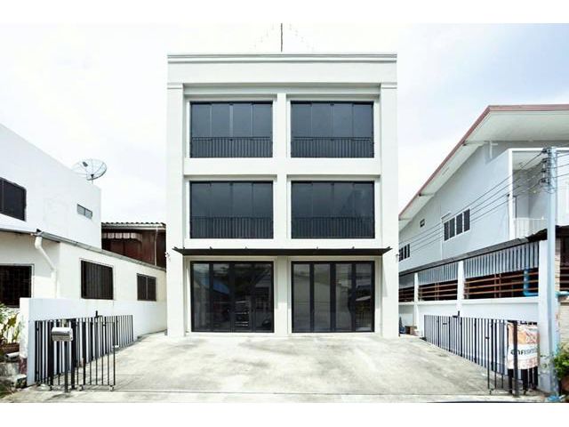 บางนา-ตราด 7-17 ออฟฟิศ 3.5 ชั้น เซ็นทรัล บางนา 900ม. ไบเทค บางนา