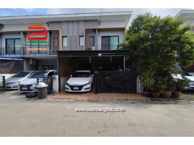 ทาวน์โฮม เดอะคอนเนค 12 หลังริม (ใกล้ตลาดถนอมมิตร) เนื้อที่ 28.9 ตรว. ถนนรามอินทรา เขตบางเขน จังหวัดกรุงเทพมหานคร