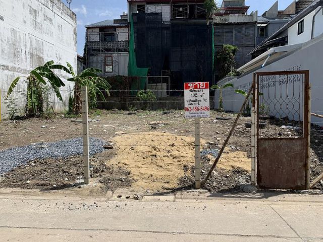 ขายที่ดินเปล่า ใกล้รถไฟฟ้าใต้ดิน ลาดพร้าว ซ.รัชดาภิเษก 32 ขนาด 102 ตารางวา ถมแล้ว เหมาะสร้างบ้านพักอาศัย