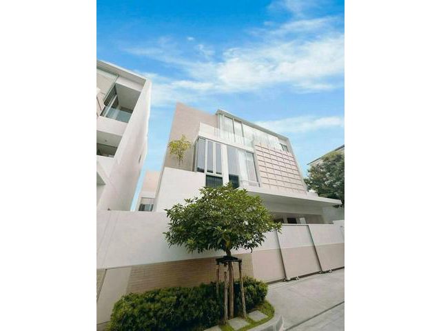 ขายและให้เช่าบ้านเดี่ยว 3 ชั้นโครงการ โนเบิล เทอร์รา พระราม 9-เอก