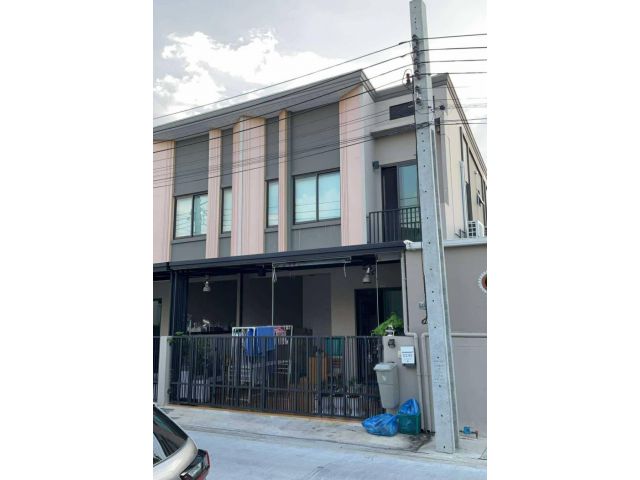 ขายถูกมาก!! ทาวน์โฮม 2 ชั้น หลังมุม ต่อเติมครบ ม.เอสเกตทาวน์ รัตนาธิเบศร์-ราชพฤกษ์ ใกล้รถไฟฟ้า เซ็นทรัลฯ