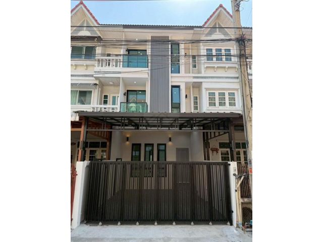 ขายทาวน์โฮม 3 ชั้น 4 ห้องนอน เล่นระดับ ซอยนาคนิวาส 37 โชคชัย 4