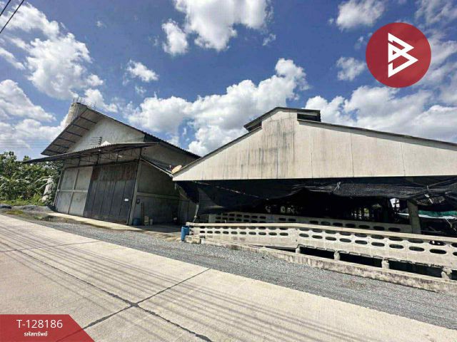 ขายด่วนที่ดินพร้อมสิ่งปลูกสร้าง เนื้อที่ 3 ไร่ 3 งาน 97.2 ตารางวา สามพราน นครปฐม