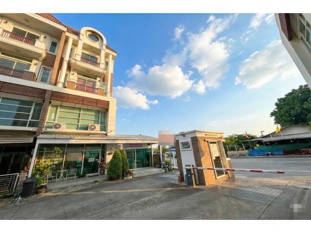 ขายและให้เช่า โฮมออฟฟิศ 4 ชั้น พรีเมี่ยมเพลส 5 หลังมุม ถนนรามอินทรา40 เลียบด่วนเอกมัย–รามอินทรา