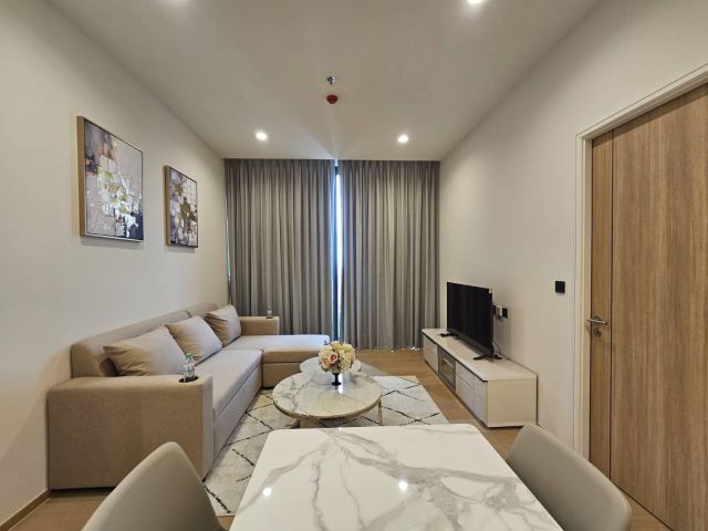 Luxury condo for rent, ANIL Sathon 12, 32nd floor, in the heart of the city, cheapest in this area