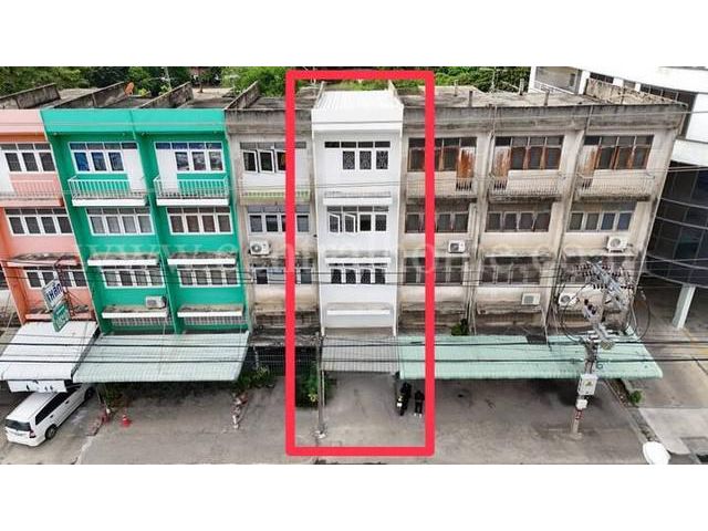 อาคารพาณิชย์ 4 ชั้น แยกปากเกร็ด นนทบุรี ตกแต่งใหม่ทั้งหลัง