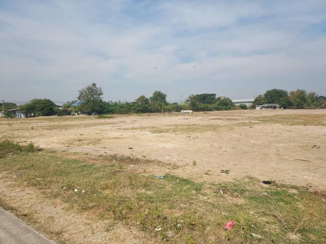 ขายที่ดินเปล่า 8-2-10 ไร่ ติดถนน 2 ด้าน หน้ากว้าง 105 เมตร