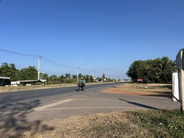 ขายที่ดินห่างถนนเส้น 33 ตัดใหม่ 50 เมตร เนื้อที่ 2 ไร่ ยกแปลง 3.5 ลบ