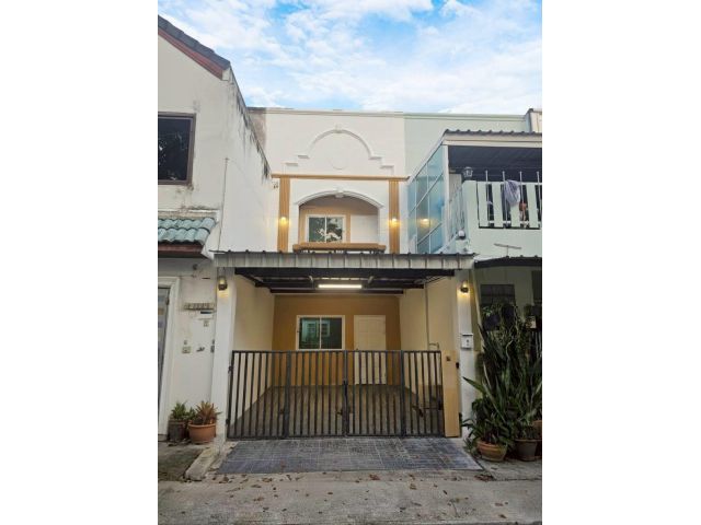 ขายทาวน์เฮาส์ 2 ชั้น หมู่บ้านปรีชา 8 บ้านรีโนเวทใหม่พร้อมอยู่ ราคาดีมาก (N.1936)