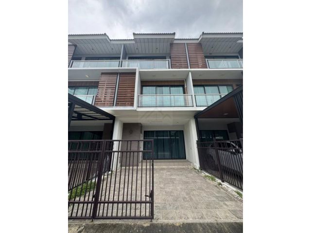 ขายทาวน์โฮม 3 ชั้น 181ตรม ศุภาลัย เอสเซ้นส์ ลาดพร้าว107 ไม่เคยเข้