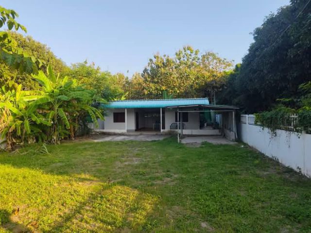 ขายบ้านเดี่ยวพร้อมที่ดินส่วนตัวใกล้ทะเลหาดแม่รำพึงจ.ระยองเนื้อที่100ตรว.ขายราคา1.800.000ลบ.