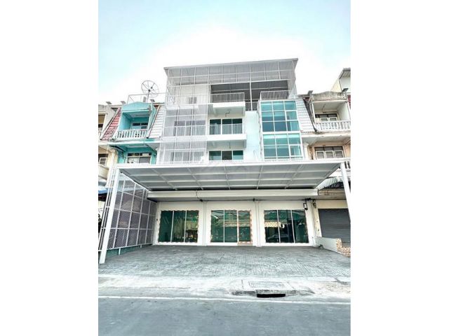 ให้เช่าอาคาร 4 ชั้นครึ่ง 3 ห้องติดกัน 952 ตรม. ติดถนนรามคำแหง 60