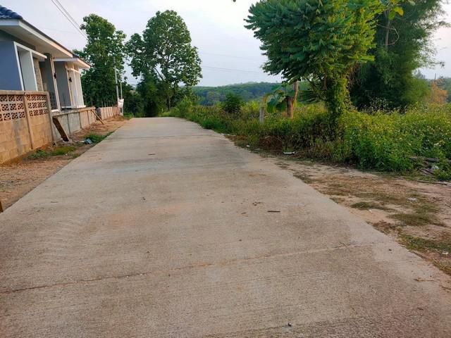 ขายที่ดิน เนื้อที่ 8 ไร่ พร้อมอาคารโรงเรือน พื้นที่ใช้สอย 2000 ตรม. ขายเพียงราคา 5.5 ล้านบาทครับ อยู่ อ.แม่สรวย ห่างจากถ