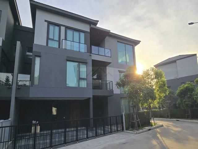 ให้เช่าบ้านหรู 3 ชั้น บ้านกลางเมือง ดิอิดิชั่น บางนา ใกล้เมกะบางน