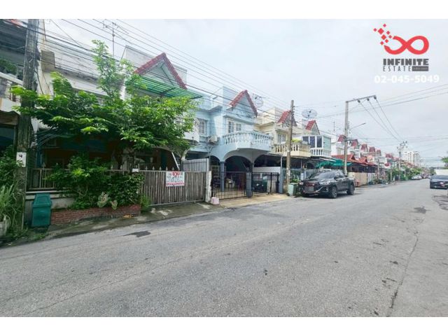 ขายทาวน์เฮาส์ หมู่บ้านสวนทองวิลล่า ซอยรามอินทรา 40 ทำเลดี ใกล้รถไฟฟ้าสายสีชมพู เพียง 1.4 กม. พร้อมอยู่