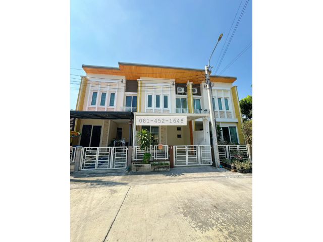 ขายทาวน์โฮม 2 ชั้น สไตล์อังกฤษ โครงการโกลเด้น ทาวน์ เฉลิมพระเกียรติ-สวนหลวง ทำเลทองเดินทางสะดวกสบาย