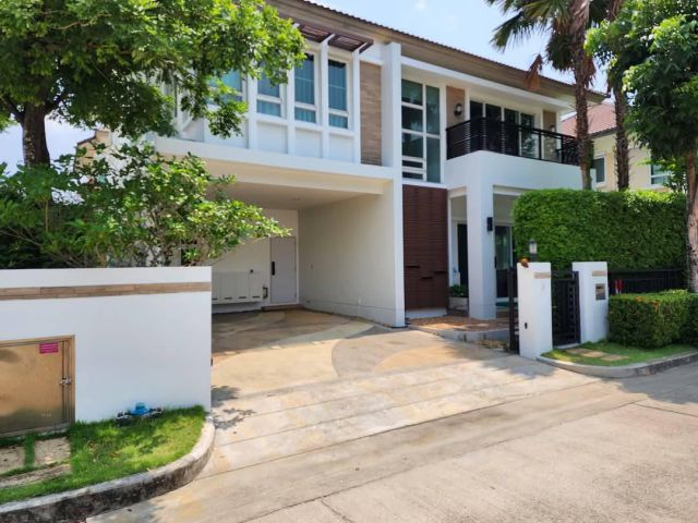 ขายบ้านเดี่ยว 2 ชั้น บางกอก บูเลอวาร์ด สาทร-ปิ่นเกล้า 1 ติดถนนราชพฤกษ์ ตรงข้าม Central Westville รายละเอียดบ้าน: เนื้อท