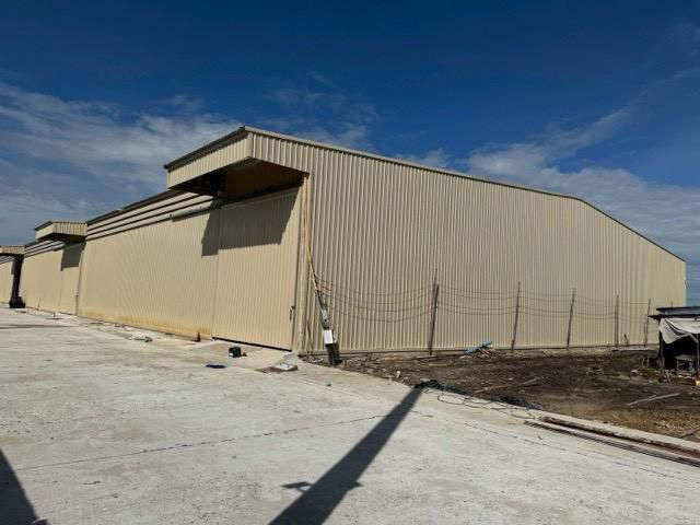 ให้เช่าโรงงานโกดัง ถนนบางบัวทอง-สุพรรณบุรีหรือถนนสาย 340 พื้นที่รวม 2625 ตร.ม. แบ่งเช่าได้ รถบรรทุก–เทรลเลอร์เข้าออก