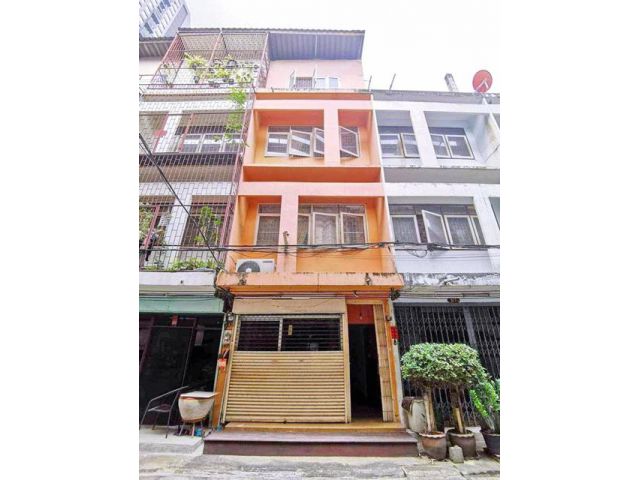 โลตัส สุขุมวิท ให้เช่าสำนักงาน โชว์รูมเท่า 4ชั้น BTS บางจาก 200 ม