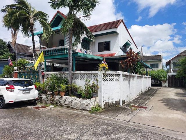 ขายบ้านเดี่ยว ใกล้รถไฟฟ้า BTS สถานีบางจาก ซอยสุขุมวิท 60/1 บ้าน 2 ชั้น 41 วา ใกล้โลตัสอ่อนนุช แขวงบางจาก เขตพระโขนง กรุงเทพมหานคร