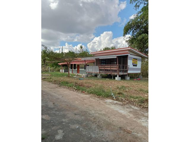 ขายบ้านชั้นเดียว 400 วา พร้อมบ้านพักและน็อคดาวน์หลังเล็ก 2 หล้ง และอาคารเอนกประสงค์ชั้นเดียว ตำบลหนองตาด อำเภอเมือง จ.บุรีรัมย์